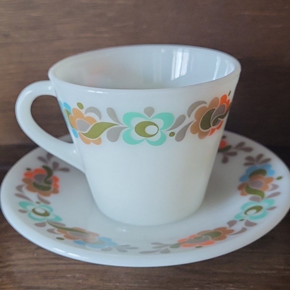 Vintage Pyrex Carnaby Tempo Cup and Saucer Set Of 2 - Picture 4 of 13